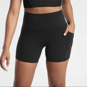 Athleta Salutation Stash Pocket II 5”